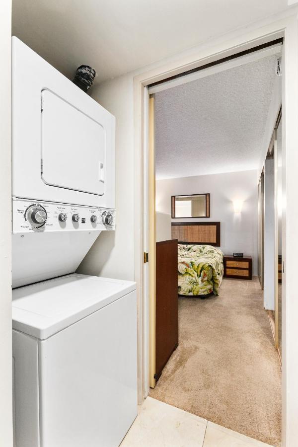 Waikiki Beach Condominiums Хонолулу Екстериор снимка