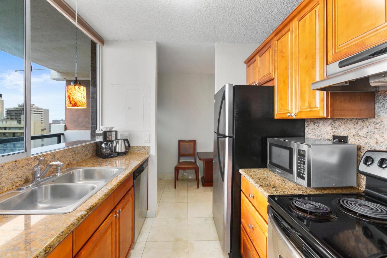 Waikiki Beach Condominiums Хонолулу Екстериор снимка